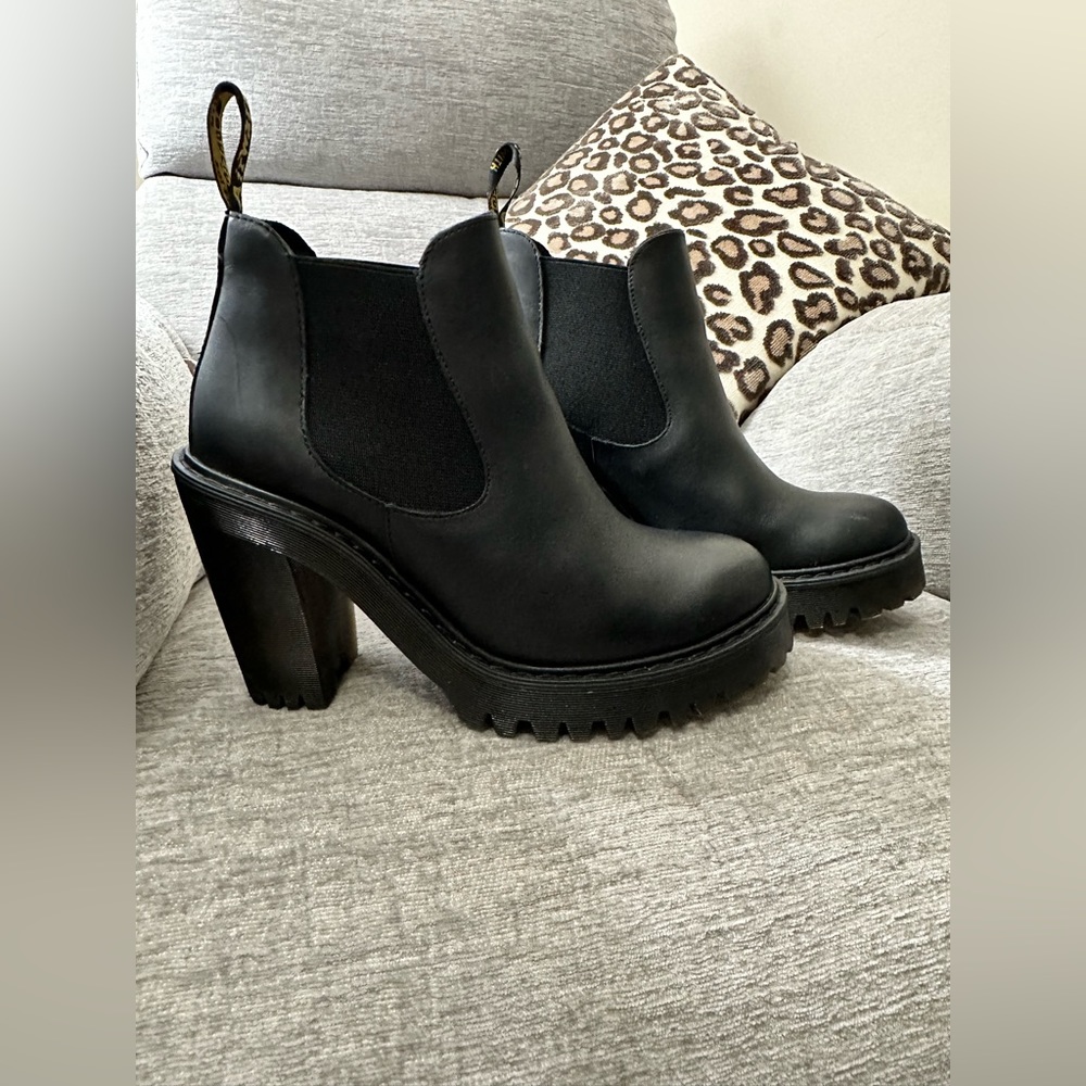 Dr Martens Hurston 7us heeled Chelsea boot